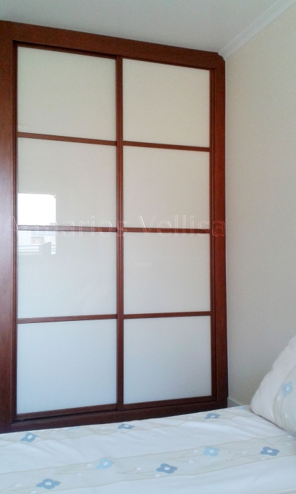 Armario empotrado, 2 puertas correderas, cristal blanco. Modelo Japonés